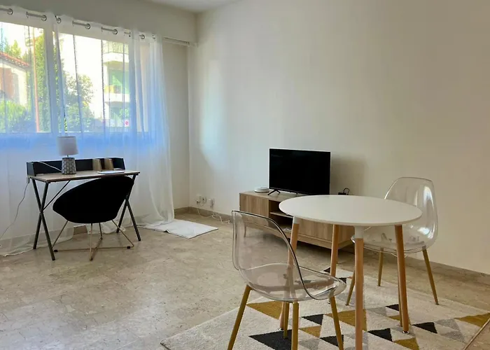 1 Bedroom Apartment - Close To The Beach